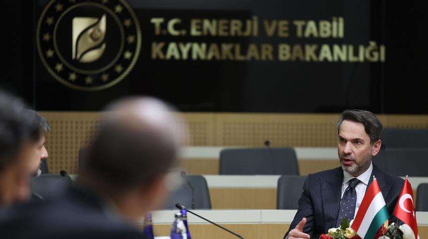 Bakan Bayraktar, Macaristan Büyükelçisi Matis'i kabul etti! "Atılabilecek adımları ele aldık"