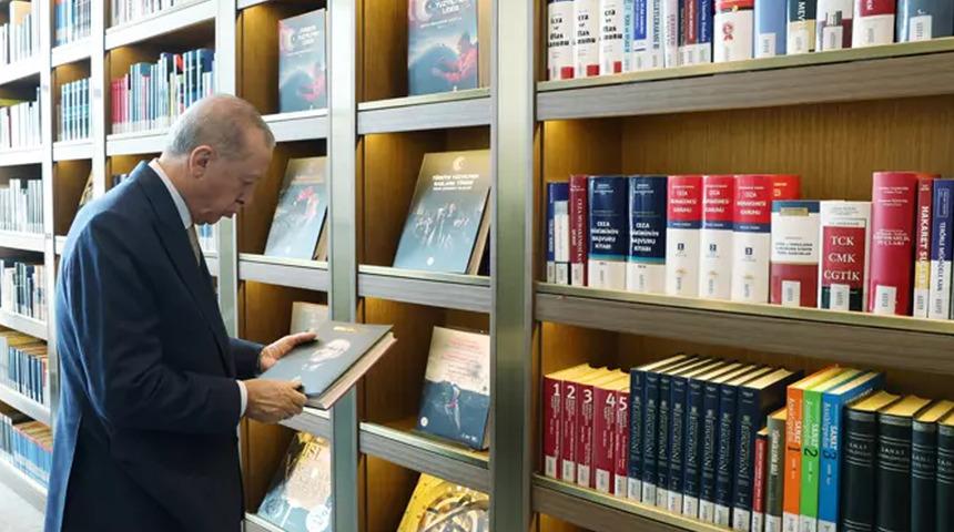 Cumhurbaşkanı Erdoğan, AK Kütüphane'yi ziyaret etti