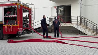 Elazığ'da 7 katlı apartmanın 2. katında çıkan yangın söndürüldü