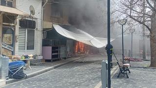 Afyonkarahisar'da yangın! Manifatura dükkanı kullanılamaz hale geldi