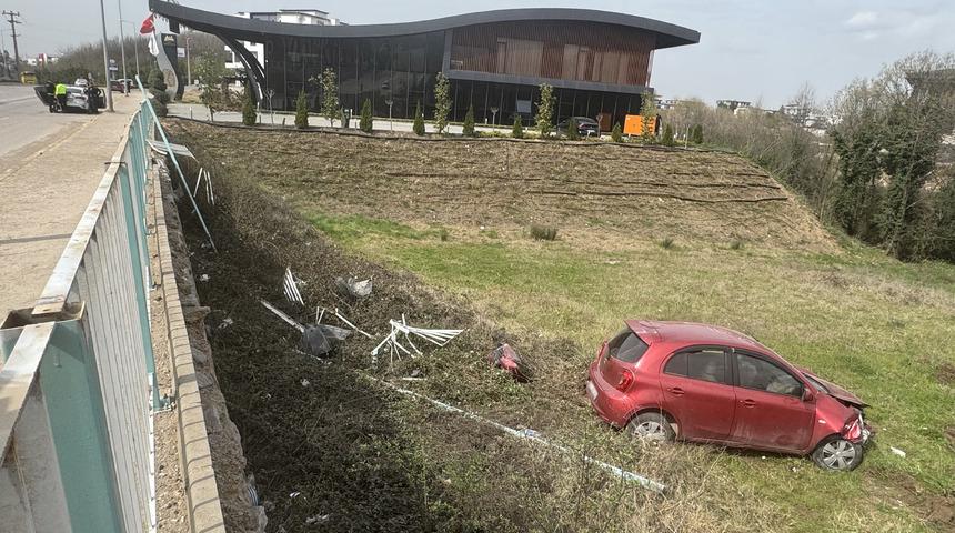 Kocaeli'de otomobil şarampole düştü: Sürücü yaralandı