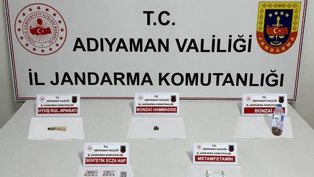 Adıyaman'da uyuşturucu operasyonu: 33 gram sentetik uyuşturucu ile 66 uyuşturucu hap ele geçirildi, 28 şüpheli yakalandı