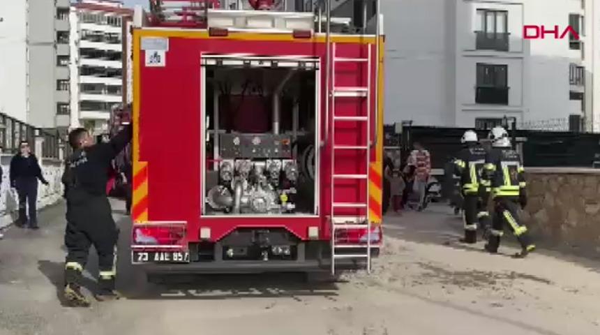 Elazığ'da apartmanda yangın! 