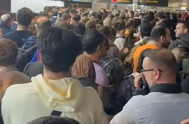 Sabiha Gökçen'de 'Polnet' arızalandı! Uzun kuyruklar oluştu