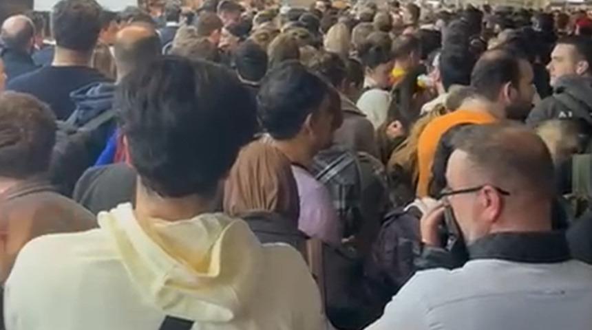 Sabiha Gökçen'de 'Polnet' arızalandı! Uzun kuyruklar oluştu