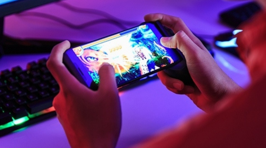 Mobil oyun kavgasında 'dehşet' saçtı! Ev arkadaşlarını bıçakladı