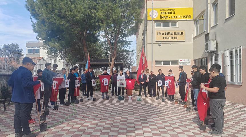 18 Mart Şehitleri Anma Günü için 1000 gül fidanı yetiştirdiler...