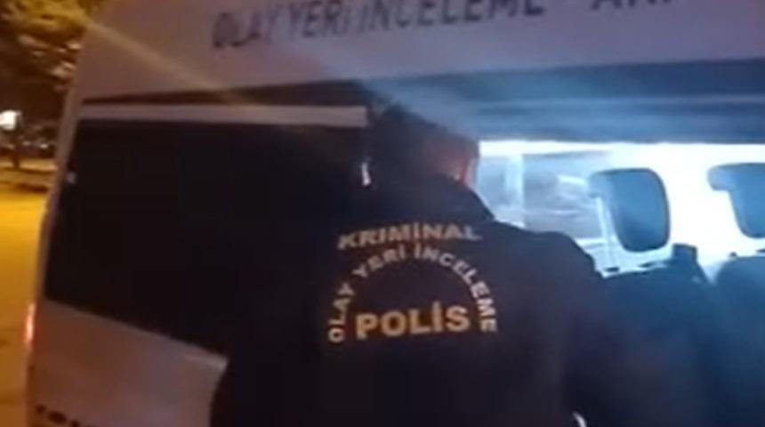 İki grubun kavgasında kurşunlar iş yeri ve otomobile isabet etti