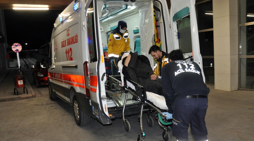 Karaman'da bir vatandaş kaldırımda yürürken uğradığı bıçaklı saldırıda yaralandı