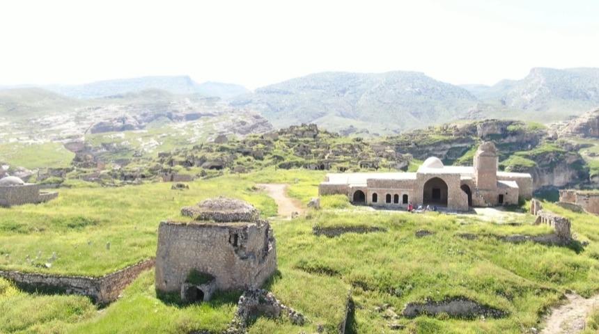 Yer: Batman! Tam 1600 yıllık gözyaşı şişesi bulundu... "Kişi öldüğü zaman arkasında kalan eşi gözyaşlarını bu şişeye biriktirirdi"