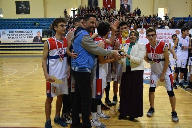 Okullar Arası Genç Erkekler Basketbol Kupası sahibini buldu