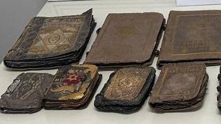 Bursa'da tarihi eser operasyonu! Altın yazmalı kitaplar, siyah dolarlar...