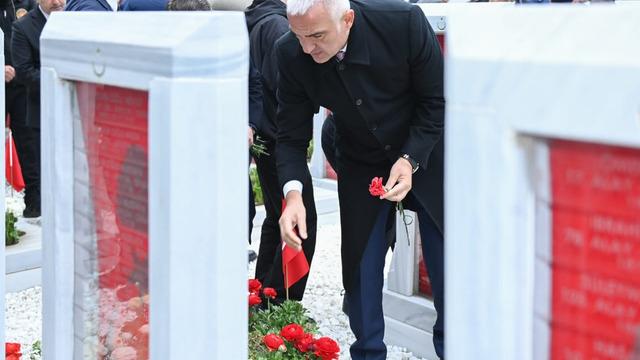 Bakan Ersoy'dan 18 Mart paylaşımı: Galata Kulesi'ni Çanakkale ruhuyla aydınlattık