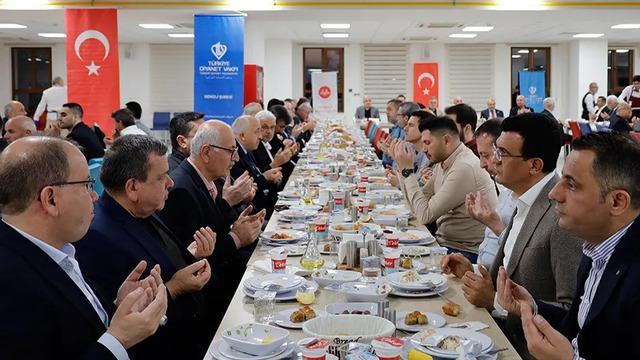 Denizli’de iftar sofrası 'Kardeşlik ve iyilik için' kuruldu...