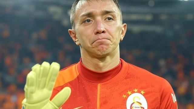 Galatasaray'da Muslera'nın vedasına aylar kala yönetim harekete geçmişti! Sarı-Kırmızılılar'da aranan kaleci Komşu'da bulundu... İlk kez gündeme geldi