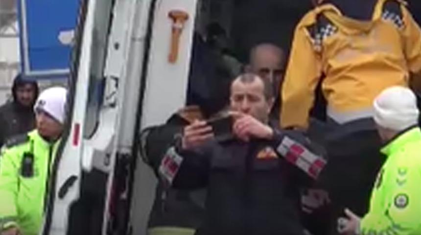 Özel halk otobüsü ile kamyonet çarpıştı; 3 yaralı