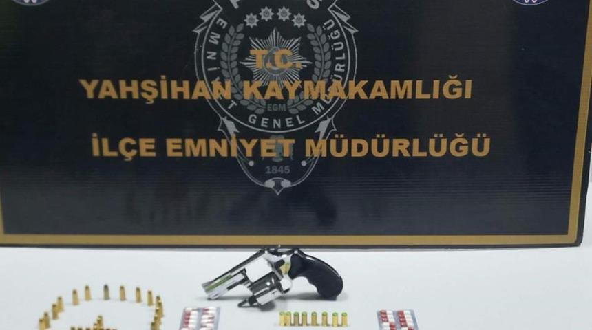 Kırıkkale'de silah ve uyuşturucu ele geçirildi: 1 gözaltı