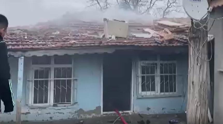 Tekirdağ’da yangın çıkan ev kullanılamaz hale geldi!