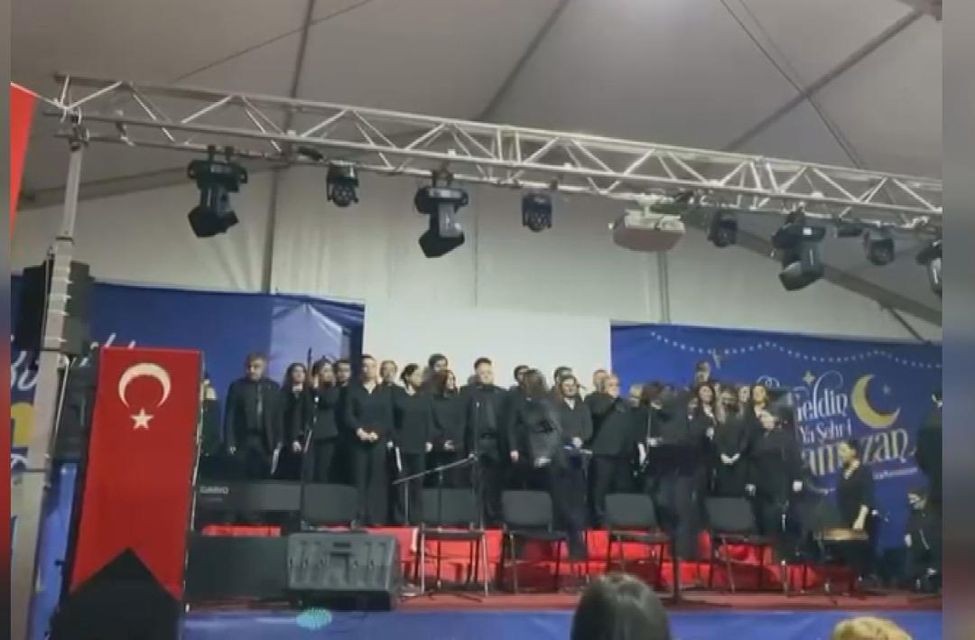 Gaziosmanpaşa Belediyesi'nin düzenlediği Ramazan etkinliğinde sahne çöktü: 4 yaralı