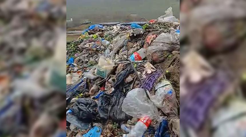 İstanbul'a su sağlıyor! Melen Çayı’nın dibinde çöp yığını... Görüntüler Mynet Whatsapp ihbar hattına geldi