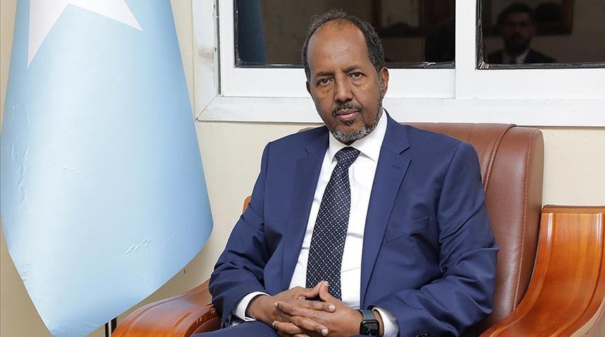 Somali Cumhurbaşkanı Mahmud'un konvoyuna bombalı saldırı! Çok sayıda sivil hayatını kaybetti