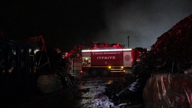 Kocaeli'de, geri dönüşüm tesisinde yangın!