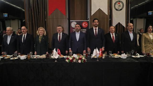 Güreş camiası geleneksel iftar programını düzenledi: Sporcularımız ellerinden geleni yapıyor