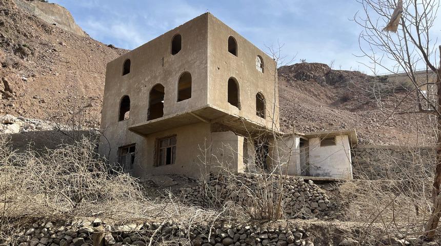 Baraj suları çekilince asırlık köy ortaya çıktı! Manzara görenleri şaşırttı