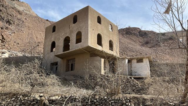 Baraj suları çekilince asırlık köy ortaya çıktı! Manzara görenleri şaşırttı