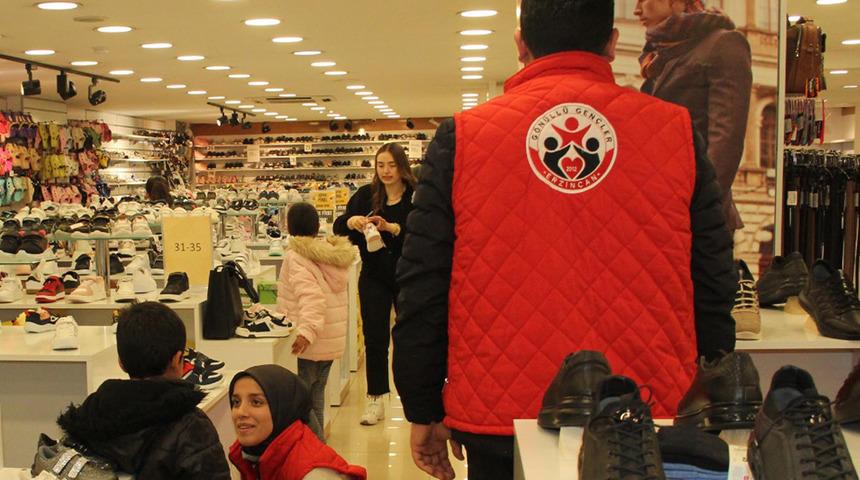 Gönüllü Gençler Yardımlaşma ve Dayanışma Derneği 350 çocuğa bayram sevinci yaşattı...