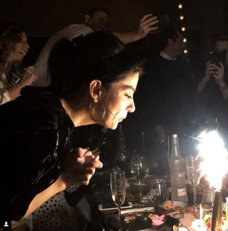 Serkan Çayoğlu'ndan sevgilisi Özge Gürel'e sürpriz parti G2