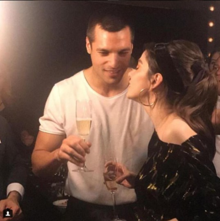 Serkan Çayoğlu'ndan sevgilisi Özge Gürel'e sürpriz parti G5