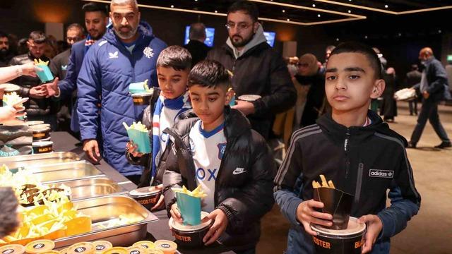 İskoç ekibi Rangers, stadyumda iftar organizasyonu düzenledi