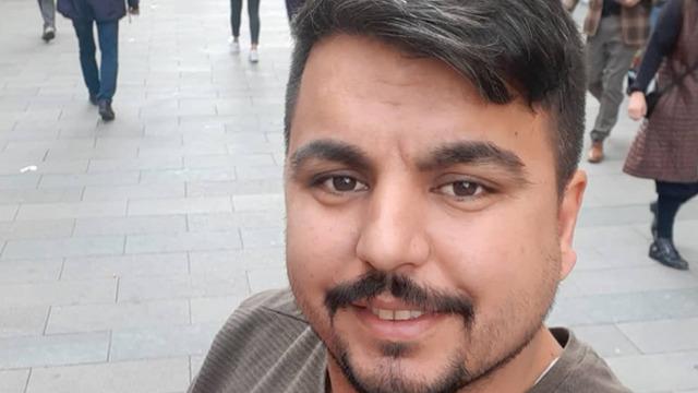 Sokak röportajlarıyla tanınan Arif Kocabıyık da gözaltına alındı! Emniyete gidiyorum