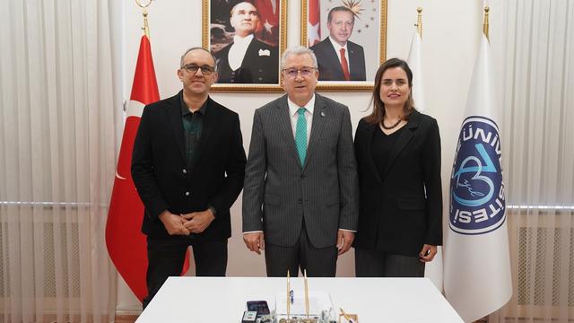 Romatizmal hastalıkları olanlar için devrim niteliğinde bir proje: Termal medikal eldiven geliştirildi! 