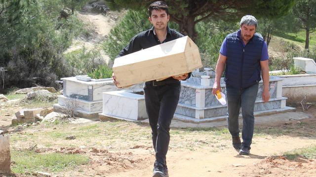 Kan donduran olay: Öz babaları tarafından öldürülen bebekler aynı tabutta taşındı! Henüz isimleri bile konmamıştı