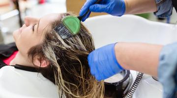 Sa&ccedil; boyatmak orucu bozar mı? Oru&ccedil;luyken sa&ccedil; boyanır mı, oruca zarar verir mi?