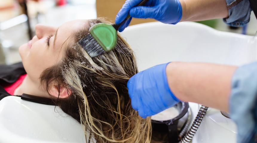 Saç boyatmak orucu bozar mı? Oruçluyken saç boyanır mı, oruca zarar verir mi?