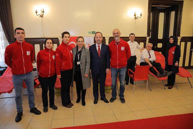 Edirne Belediyesi personeli Mehmetçiklere kan bağışladı