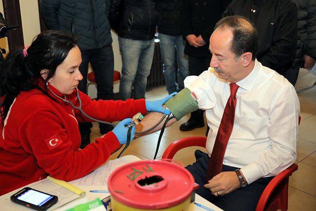 Edirne Belediyesi personeli Mehmetçiklere kan bağışladı