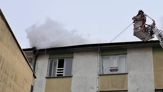 Konya’da 5 katlı binanın çatısında yangın! Diğer çatılara sıçramadan kontrol altına alındı