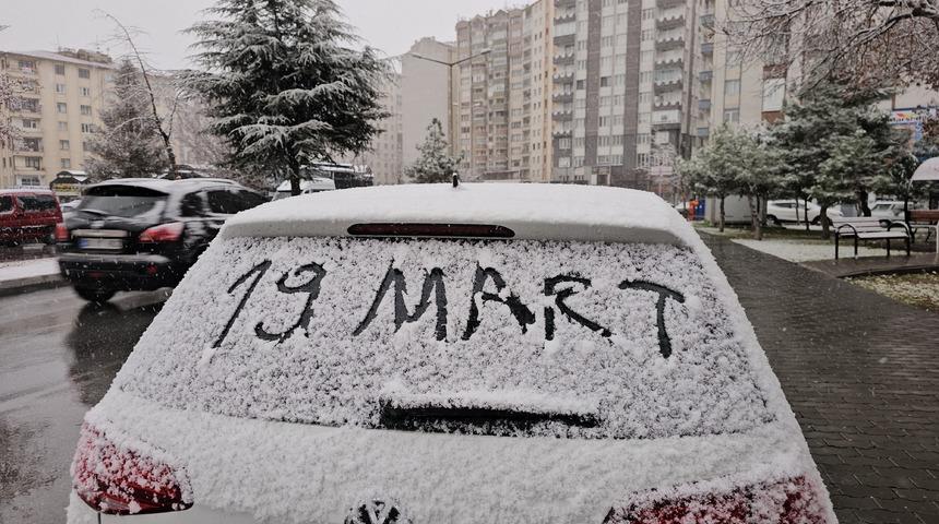 Kayseri'ye 'mart karı' sürprizi! Kent beyaza büründü