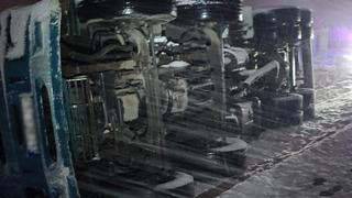 Isparta'da feci kaza! Kontrolden çıkan kamyon devrildi