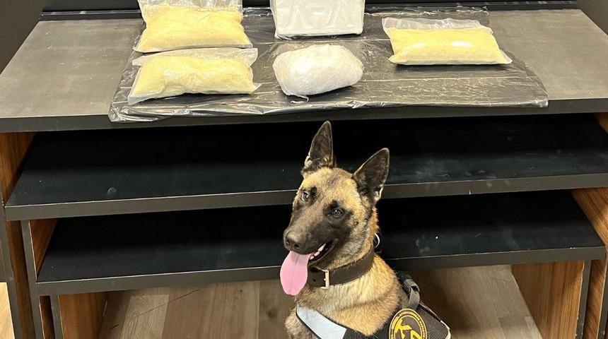 Afyonkarahisar’da şüphe üzerine durdurulan otomobilde 4 kilo 542 gram uyuşturucu ele geçirildi