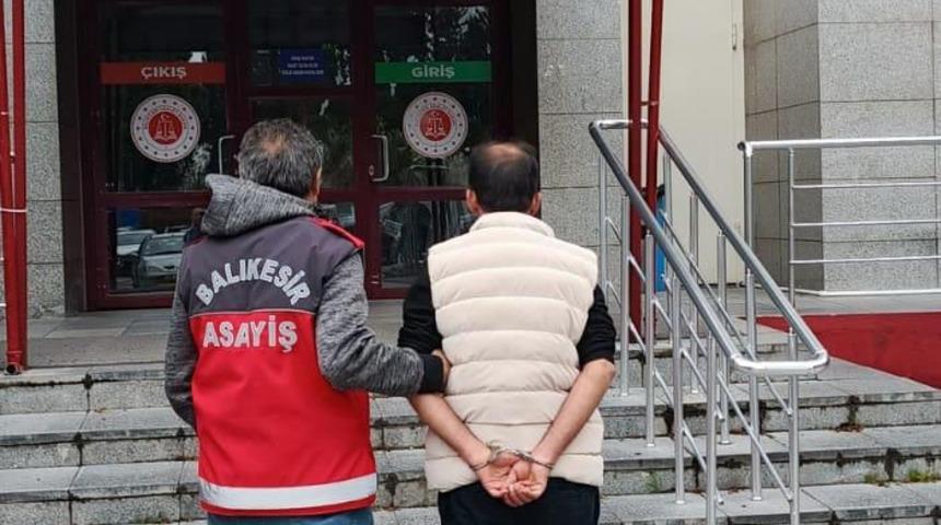 Pencereden girip evdeki ziynet eşyalarını çaldı! Altın hırsızı polisten kaçamadı