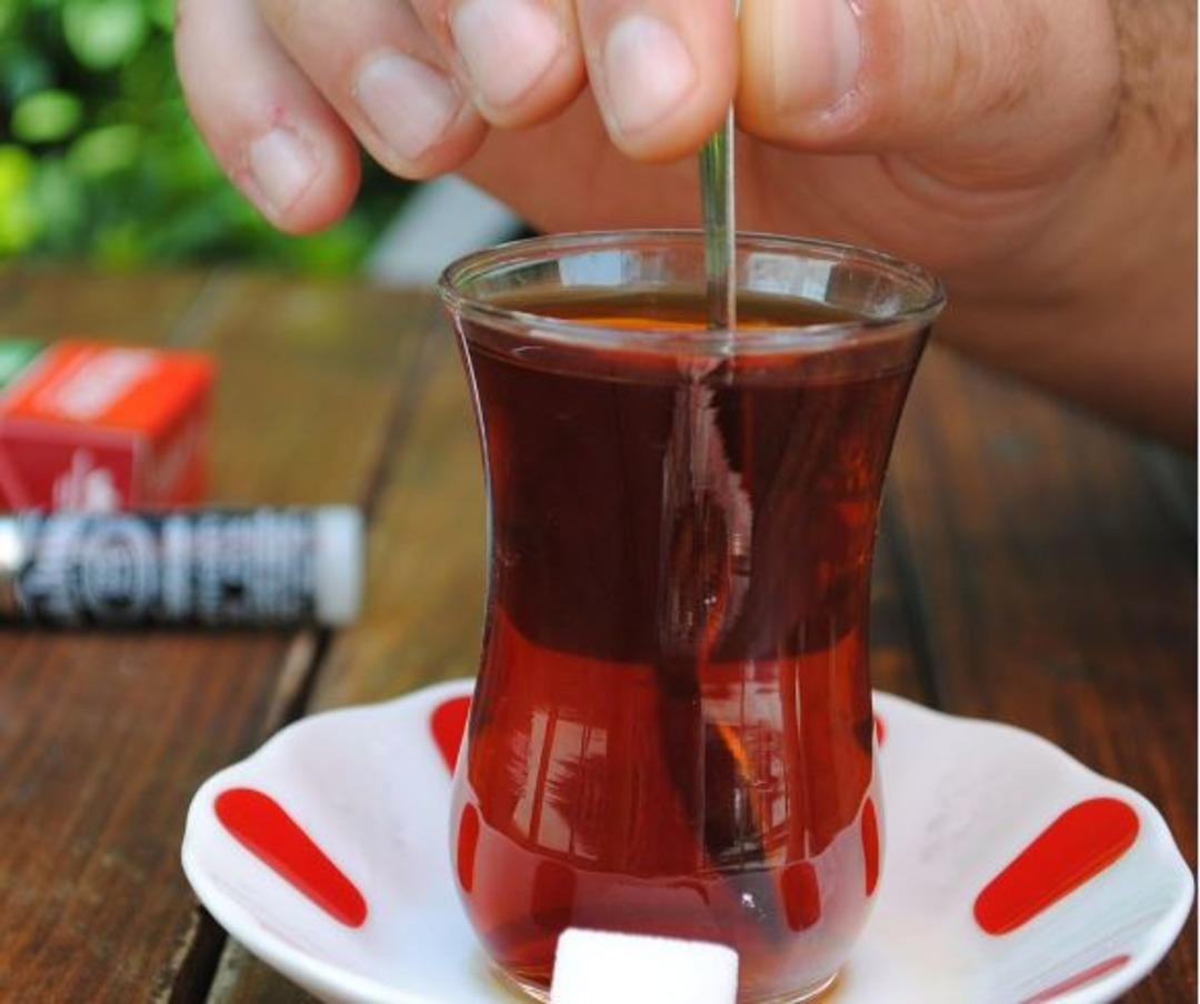 Aman dikkat! Sıcak i&ccedil;mek yemek borusu kanserine sebep olabilir