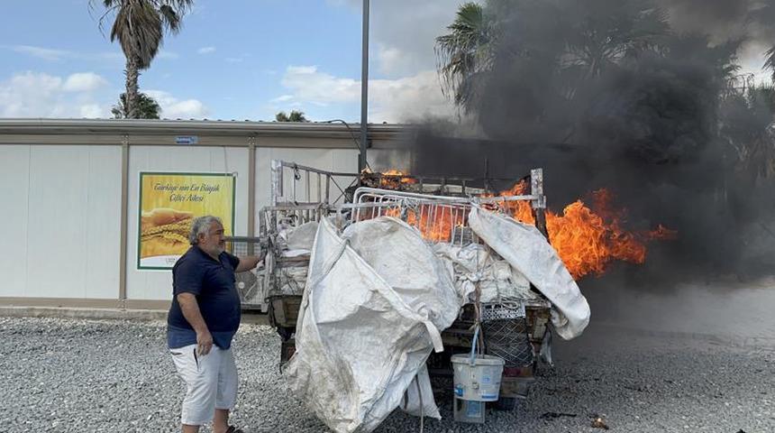 Ekmek teknesi yanmasın diye alevlerle mücadele etmeye çalıştı