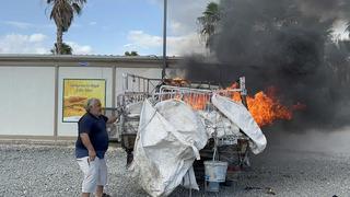 Ekmek teknesi yanmasın diye alevlerle mücadele etmeye çalıştı