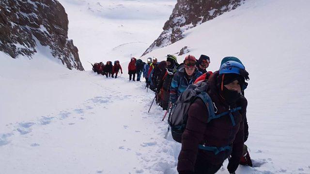 Erciyes'in zirvesinde Afrin şehitlerini andılar