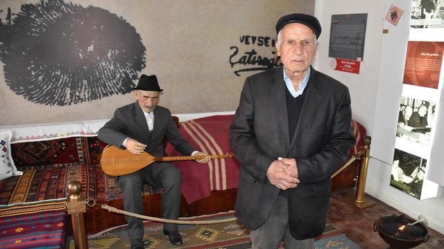 Köyündeki müze görevlisi, tanıdığı Aşık Veysel'in bilinmeyenlerini anlattı!